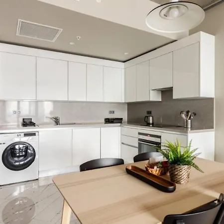 Apartmán Beautiful Deluxe 1bd Poolgymparking! #373 *