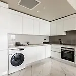 Lejlighed Beautiful Deluxe 1bd Poolgymparking! #373 Istanbul