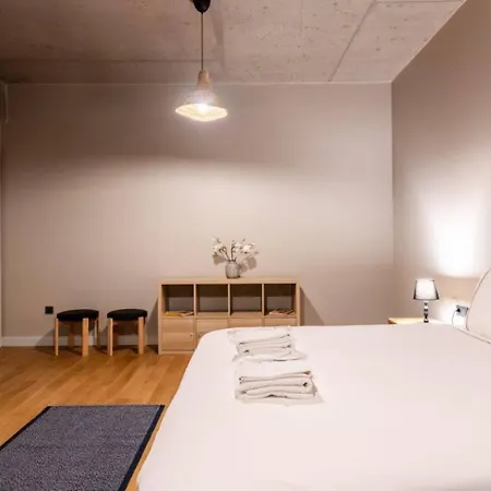 Beautiful Deluxe 1bd Poolgymparking! #373 *