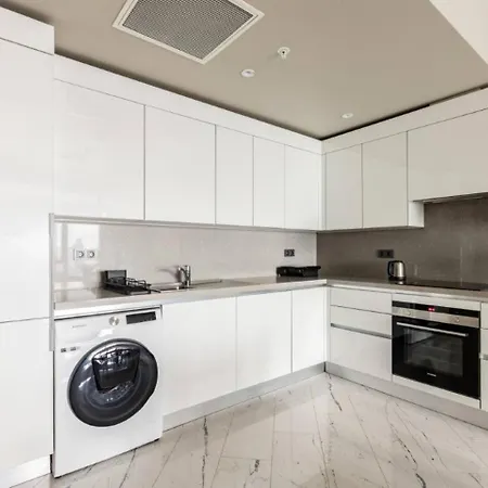 Beautiful Deluxe 1bd Poolgymparking! #373 * Istanbul