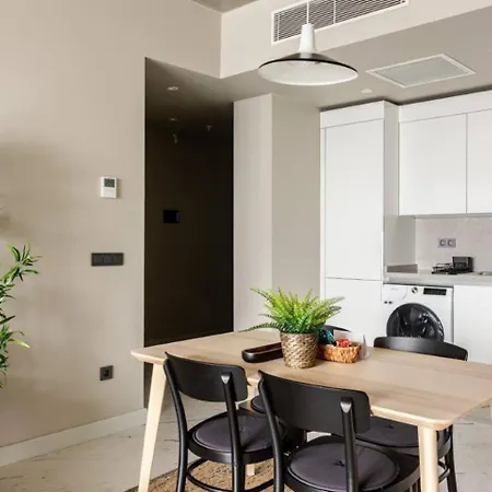 Beautiful Deluxe 1bd Poolgymparking! #373 Apartment