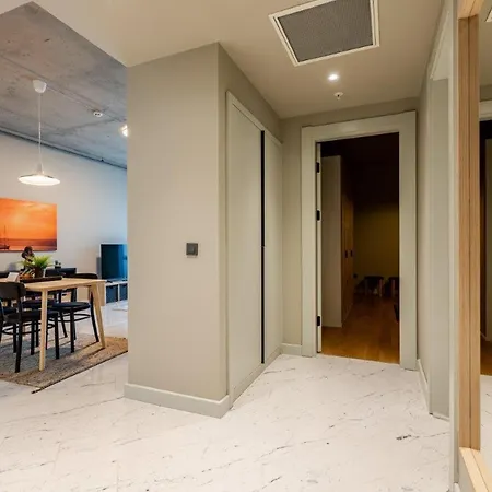 Beautiful Deluxe 1bd Poolgymparking! #373 Apartment