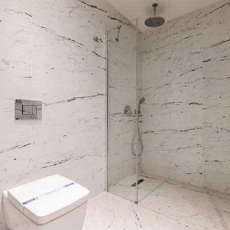 Beautiful Deluxe 1bd Poolgymparking! #373 Apartment *