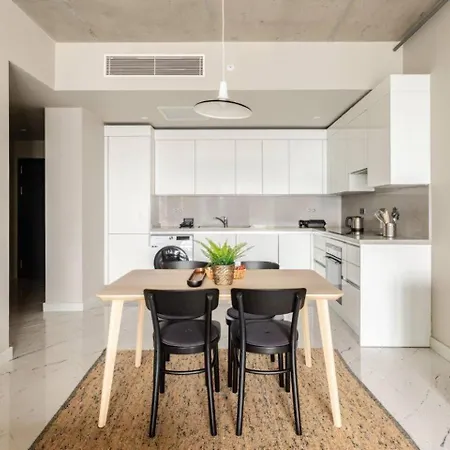 Beautiful Deluxe 1bd Poolgymparking! #373 Istanbul