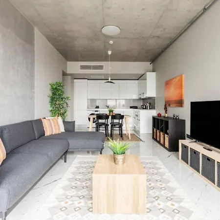 Beautiful Deluxe 1bd Poolgymparking! #373 Apartman